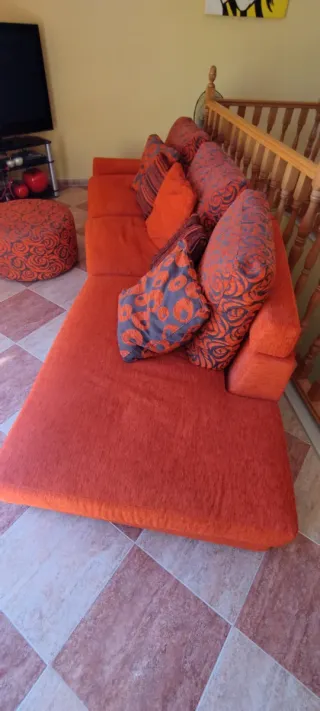 Sofá modular naranja y negro