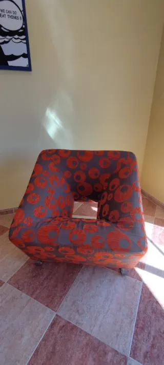 Sofá modular naranja y negro