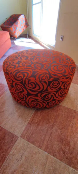 Sofá modular naranja y negro