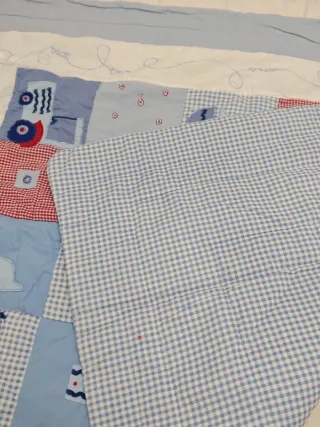 Colcha de bebé con dibujos de vehículos