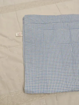 Colcha de bebé con dibujos de vehículos