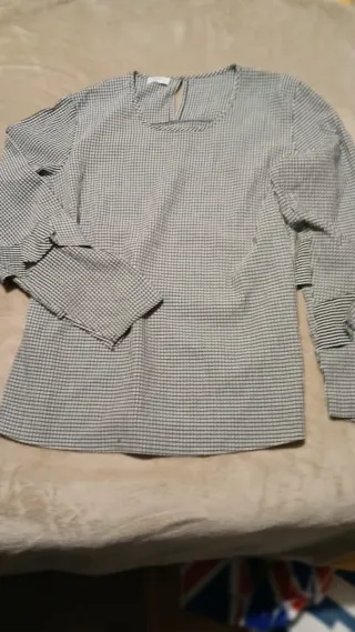 Blusa de cuadros blanco y negro