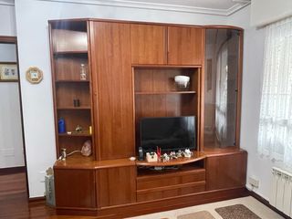 Mueble de salón madera y cristal