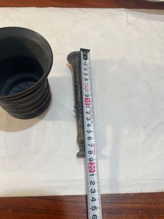 Mortero y maza de bronce