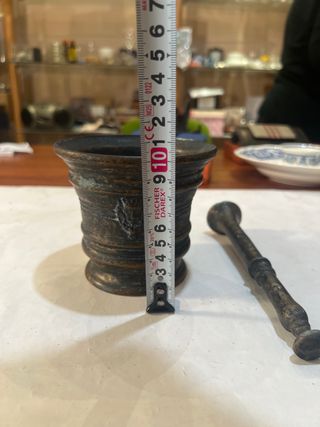 Mortero y maza de bronce