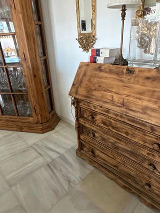 Buro de pino antiguo