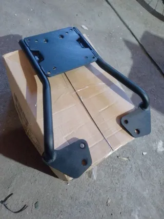 Soporte Baúl Benelli BN 125 Negro