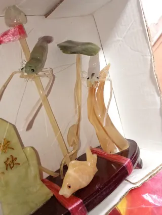 Oggetto decorativo cinese con pesci e gamberi