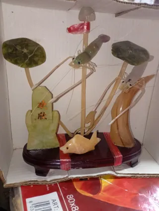 Oggetto decorativo cinese con pesci e gamberi