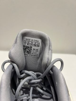 Adidas Ozelia Trainers White/Grey – Size EU37 1/3