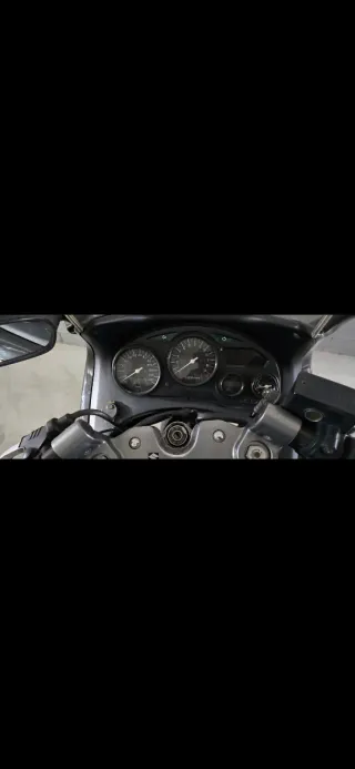 Suzuki GSX 750F Negra