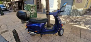 Vespa 49cc Azul año 2000 (solo esta semana)