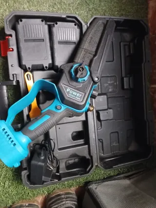 Motosierra eléctrica con maletín