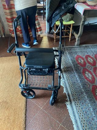 Andador Kmina con asiento y cesta