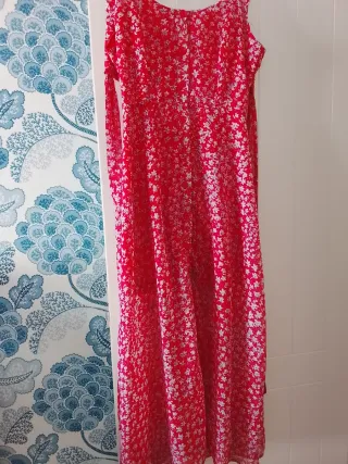 Vestido de verano rojo floral