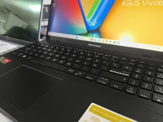 Portátil ASUS Vivobook Ryzen 7520u