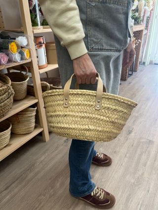 Capacito de palma con asas de cuero