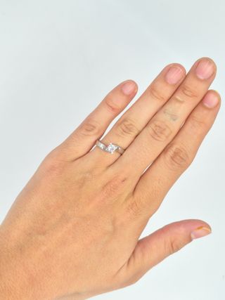 049-01-00182 Anillo Oro Blanco 18K Diamante