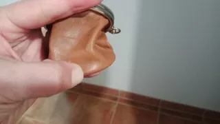 Monedero de piel con cierre metálico