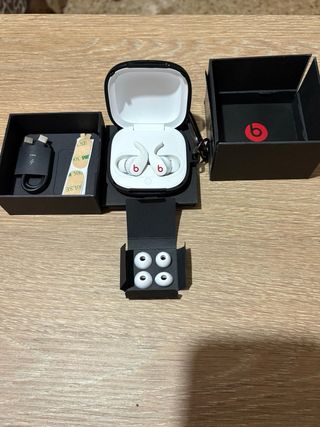 Auriculares Beats PowerBeats Fit Blancos con funda