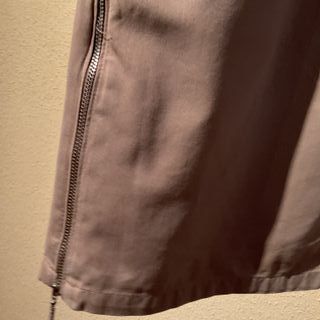 Falda beige con cremalleras