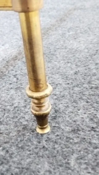 Tavolino in ottone massiccio e cristallo