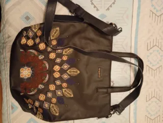 Bolso Negro con Correa Multicolor