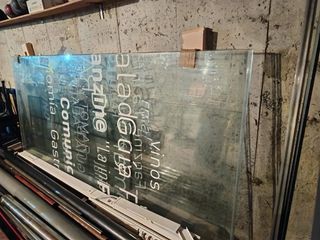 Mamparas de cristal para dividir espacios