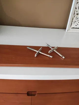 Estantería de madera y metal