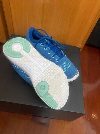 Zapatillas Under armour .  Talla 36