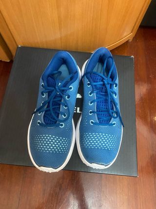 Zapatillas Under armour .  Talla 36