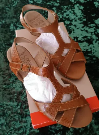 Sandalias Wonders piel marrón