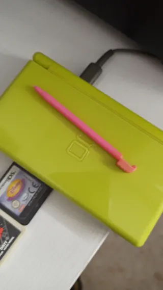 Nintendo DS Lite Verde + Juegos bisagra rota