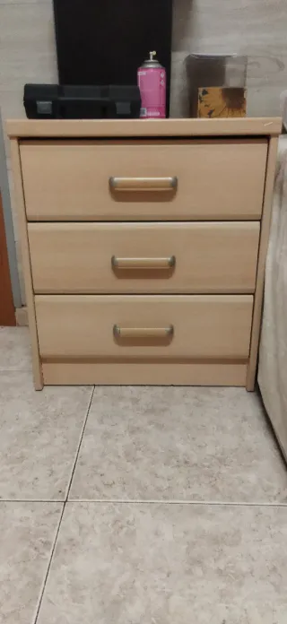 Mesitas de noche de madera y metal