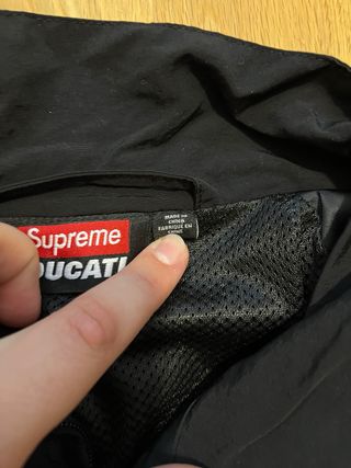 Supreme x Ducati Chaqueta Negra y Gris