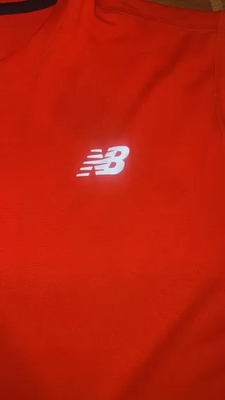 Camiseta deportiva New Balance NB DRY azul