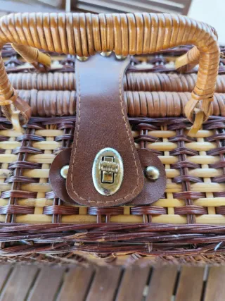 Cesta de picnic de mimbre con accesorios