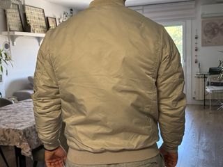 Chaqueta bomber beige
