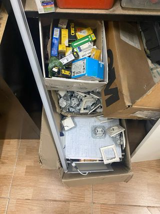 Lote material eléctrico en liquidación