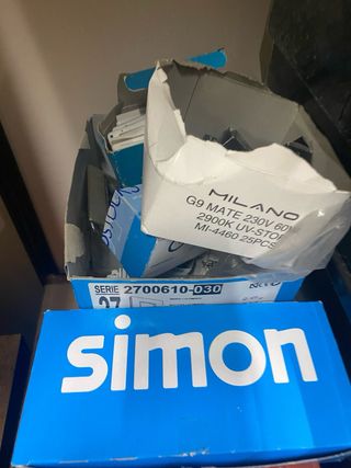 Lote material eléctrico en liquidación