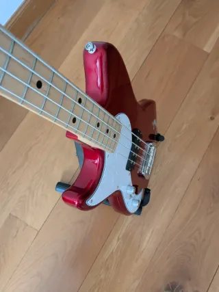 Bajo Eléctrico G&L Fallout Tribute Lefty