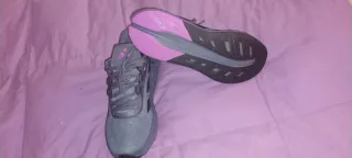 Zapatillas Adidas marca ,Questar 3Mgrises y rosas