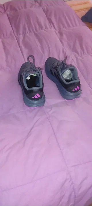 Zapatillas Adidas marca ,Questar 3Mgrises y rosas