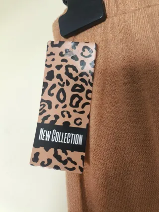 Falda camel con botones