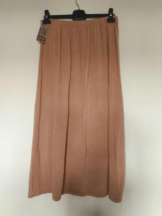 Falda camel con botones