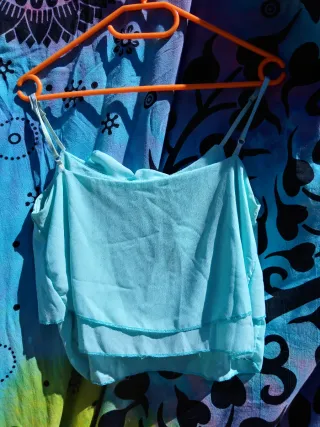 TOPS Y BLUSAS CORTITAS:1X0.5€