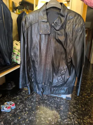Chaqueta de cuero negra vintage