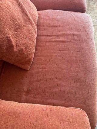 Sofá chaiselongue y puf