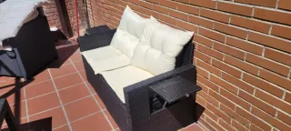 Sofá de ratán para jardín con almacenaje