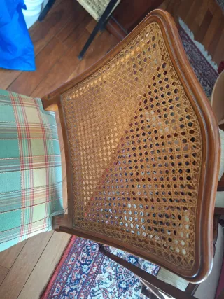 Silla Luis XV madera y ratán tapizada